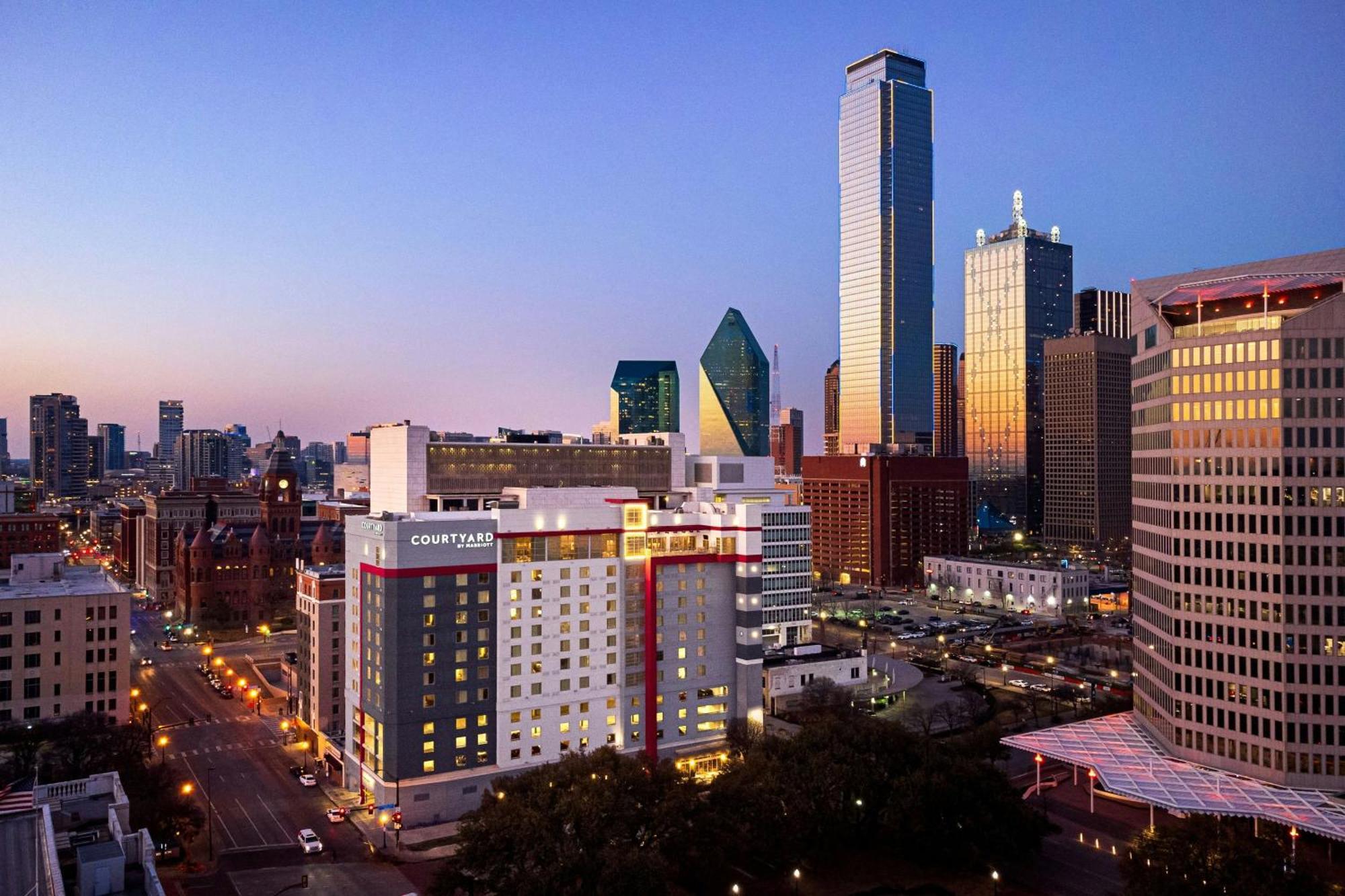 Courtyard By Marriott Dallas Downtown/Reunion District Extérieur photo