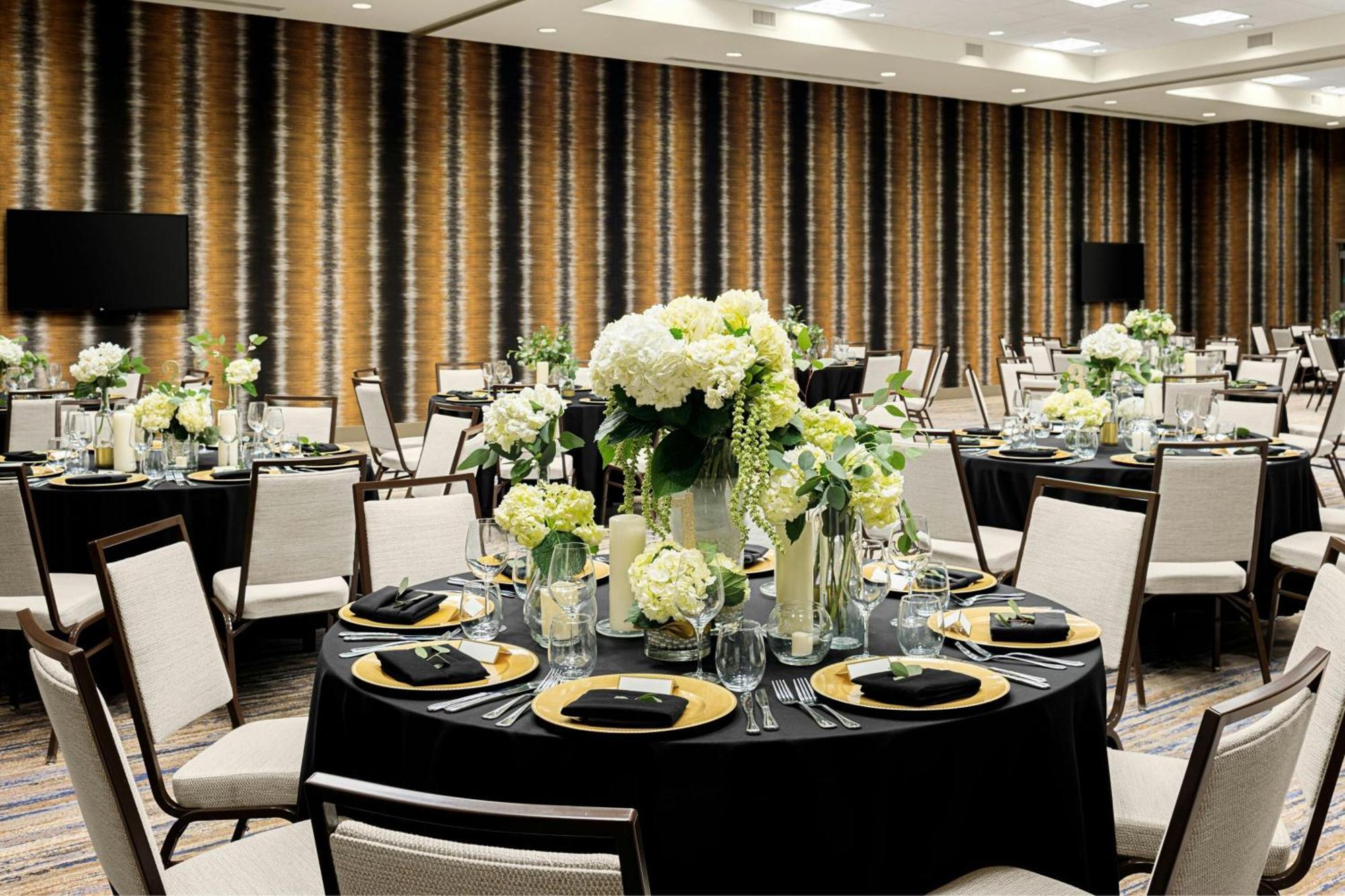 Courtyard By Marriott Dallas Downtown/Reunion District Extérieur photo