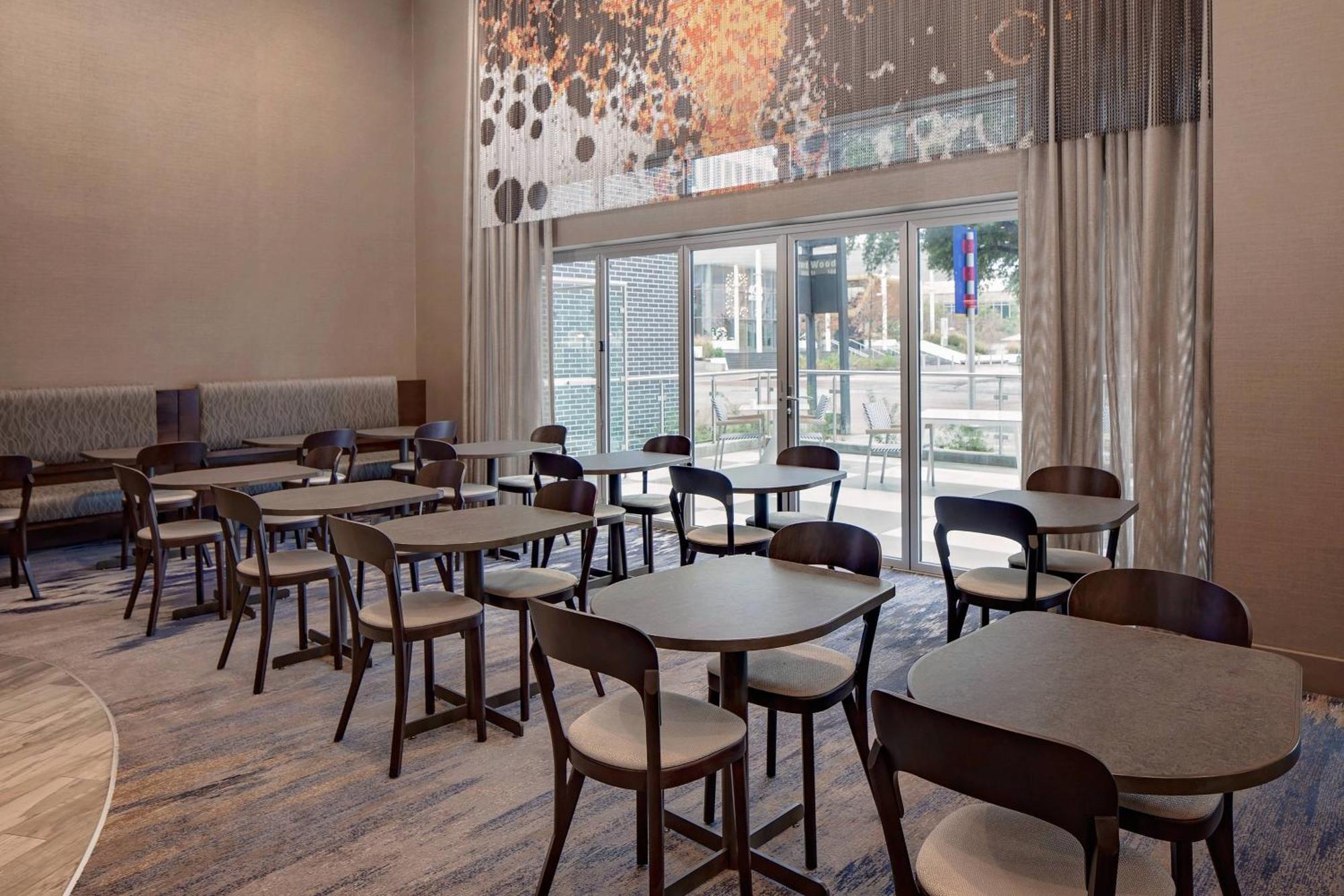 Courtyard By Marriott Dallas Downtown/Reunion District Extérieur photo