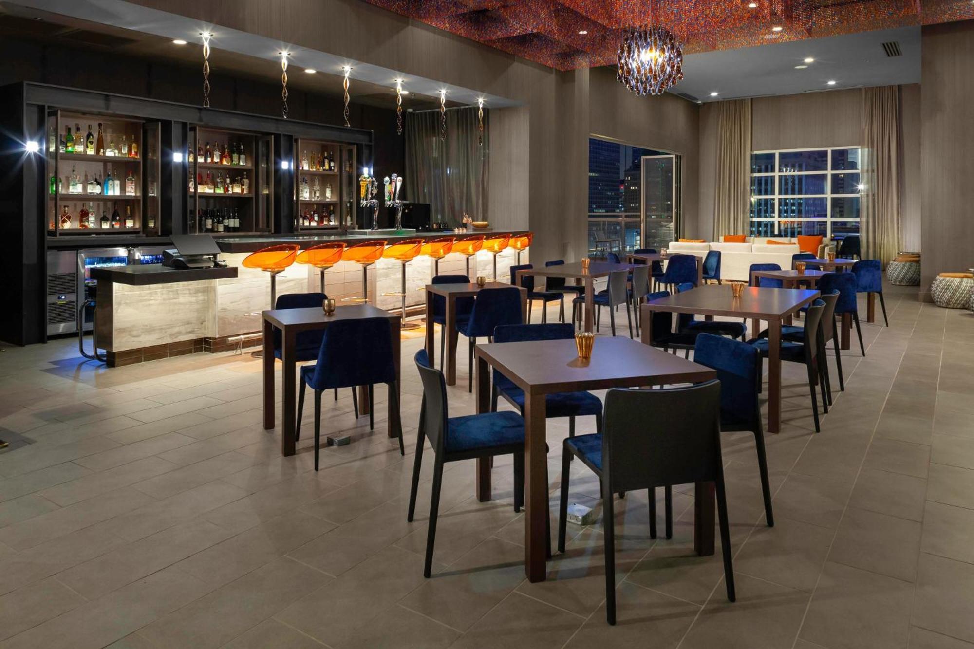Courtyard By Marriott Dallas Downtown/Reunion District Extérieur photo