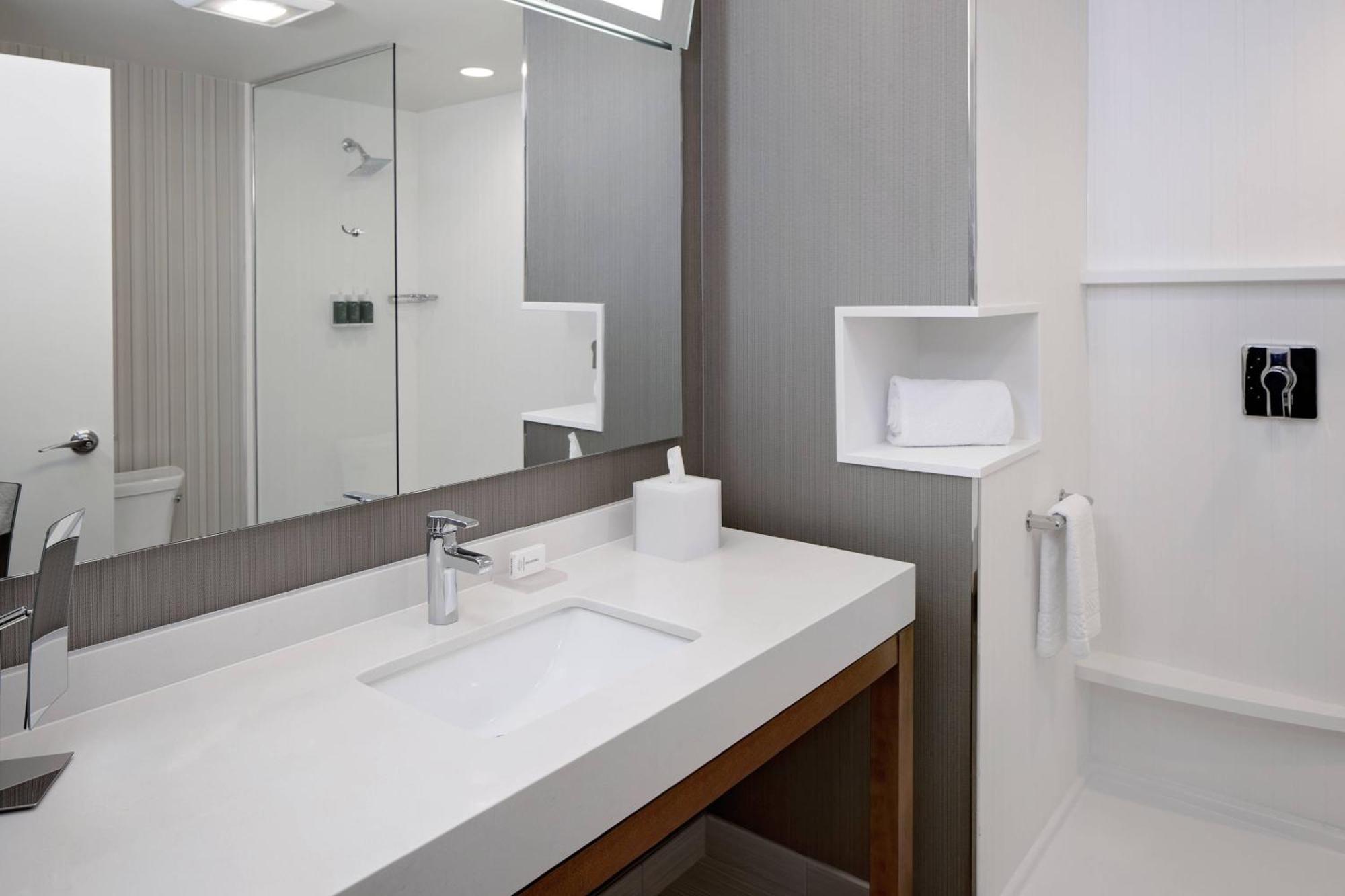Courtyard By Marriott Dallas Downtown/Reunion District Extérieur photo