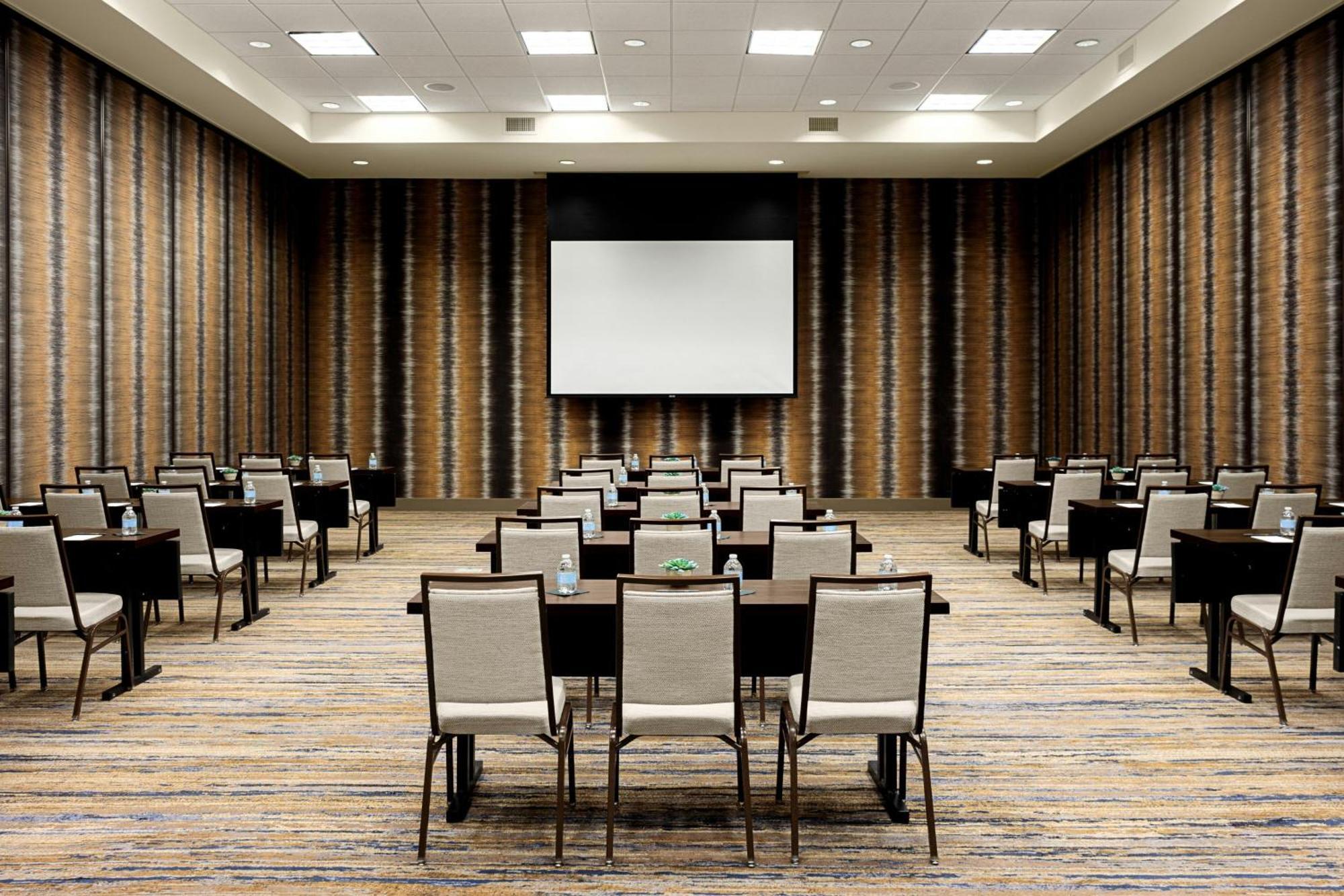 Courtyard By Marriott Dallas Downtown/Reunion District Extérieur photo