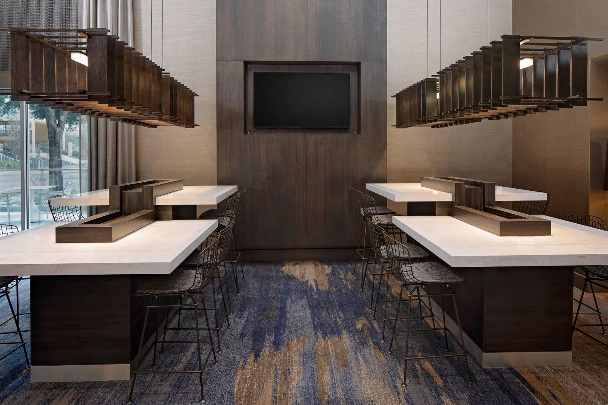 Courtyard By Marriott Dallas Downtown/Reunion District Extérieur photo