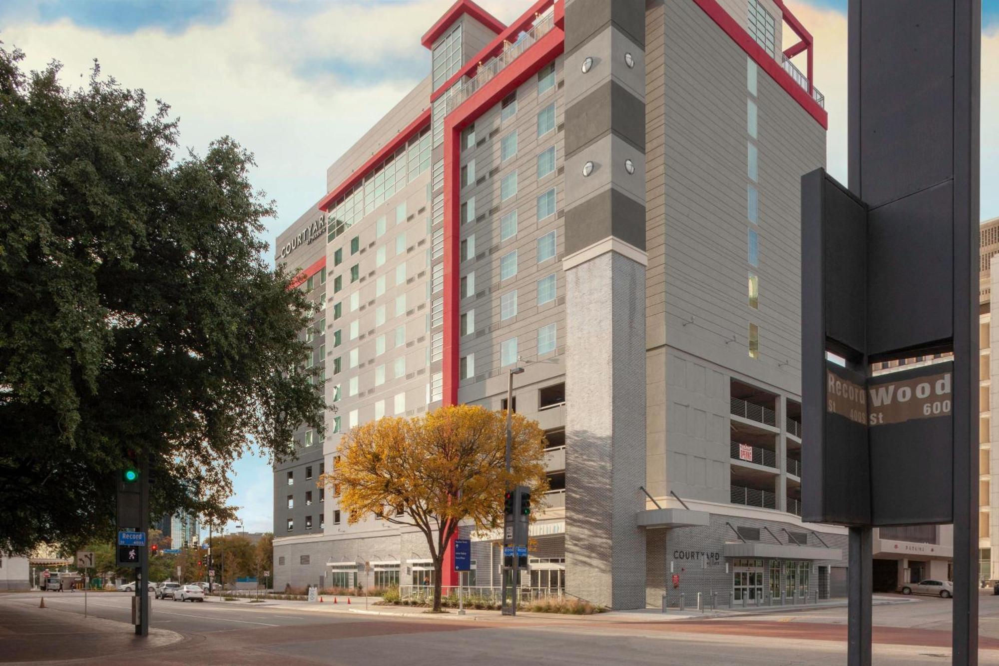 Courtyard By Marriott Dallas Downtown/Reunion District Extérieur photo